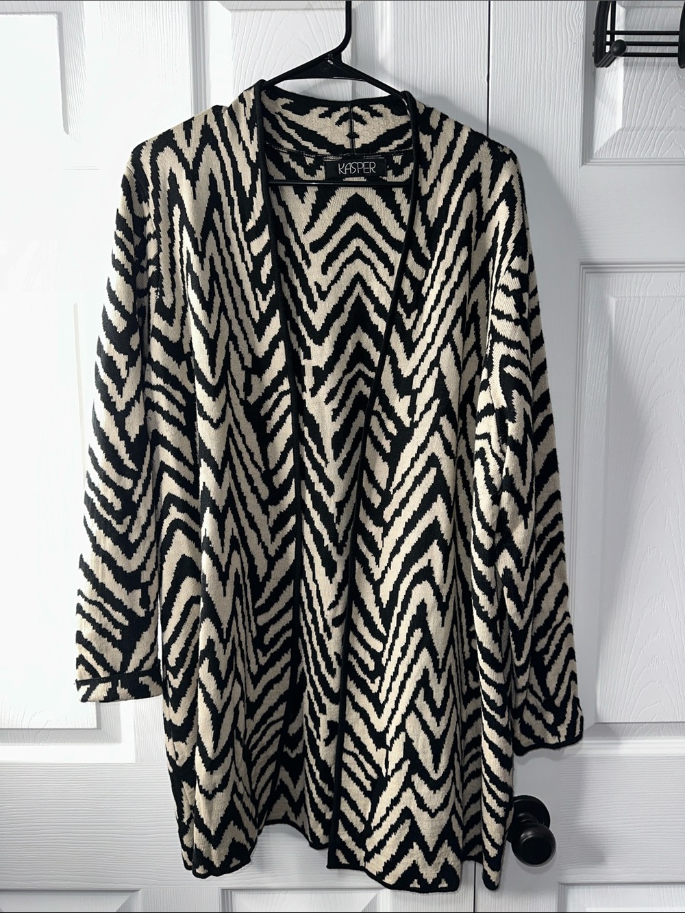 Kasper Black and Cream Chevron Open-Front Cardigan
